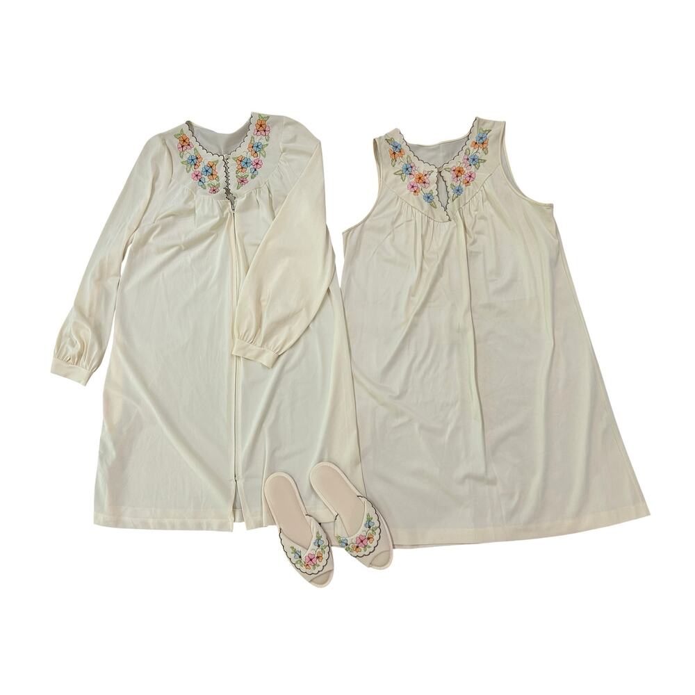 70s Embroidered Peignoir Set Floral Nightgown Robe & Slipper Small -